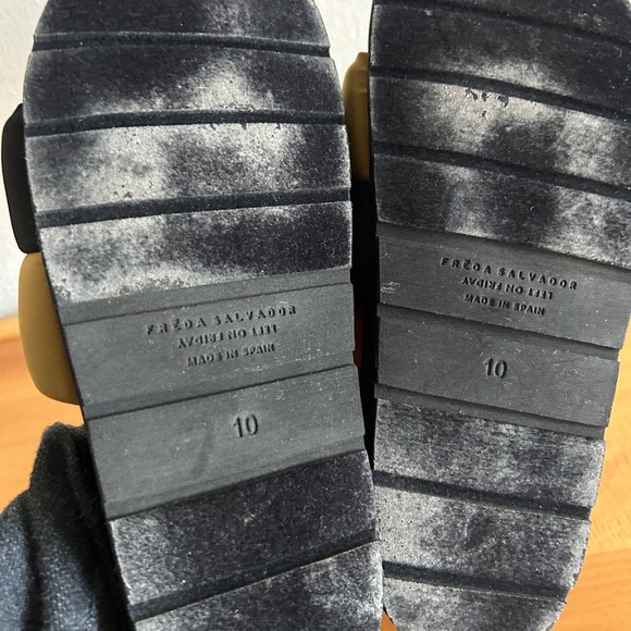 Freda Salvador X Left on Friday Collab Slides size 10 - Picture 11 of 12